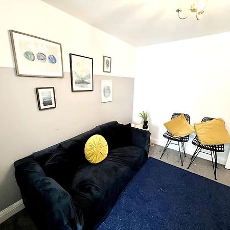 Modern 2 Bed Close To Mall With Parking & Garden Londra Esterno foto