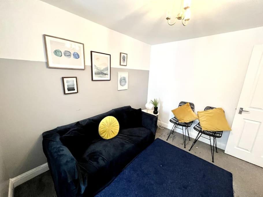 Modern 2 Bed Close To Mall With Parking & Garden Londra Esterno foto